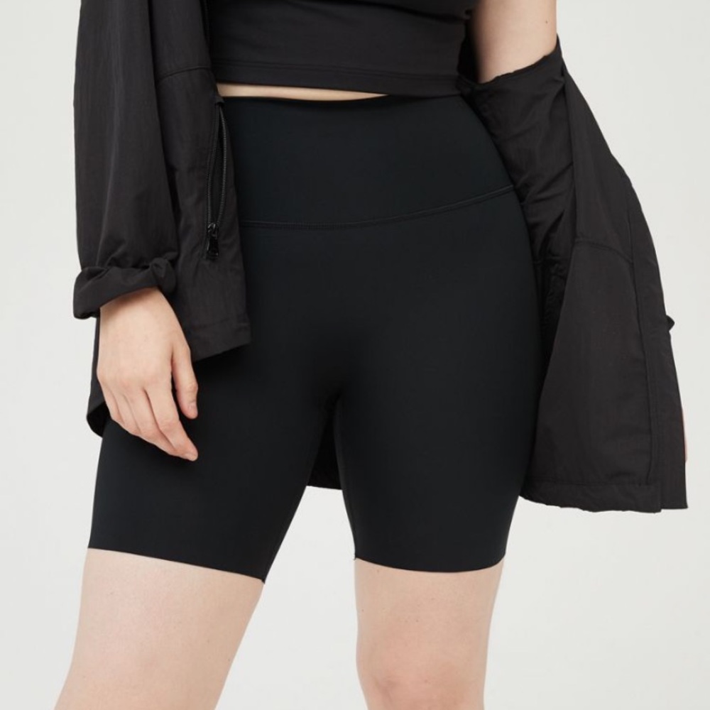 NWT AERIE OFFLINE BIKE SHORTS